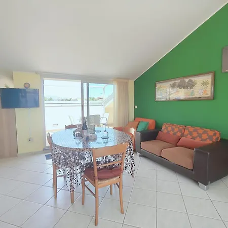 Apartment Sicilia, Mansarda Le Due Terrazze Mascali