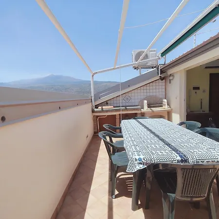 Sicilia, Mansarda Le Due Terrazze Apartment *