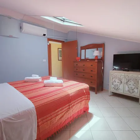 Sicilia, Mansarda Le Due Terrazze Apartment