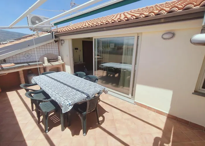 Sicilia, Mansarda Le Due Terrazze Apartment *