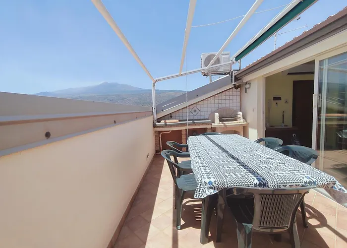 Sicilia, Mansarda Le Due Terrazze Apartment *